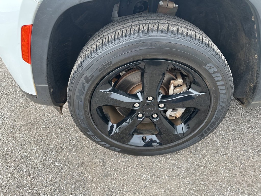 Used 2023 Jeep Grand Cherokee L Laredo image 12