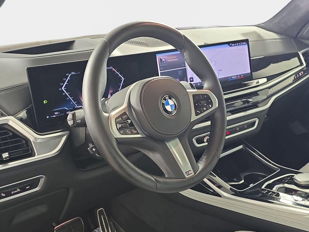 Certified 2024 BMW X7 xDrive40i w/ M Sport Package image 17
