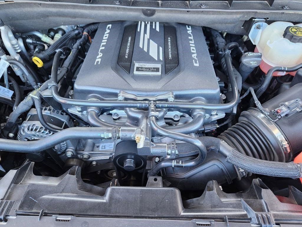 Used 2023 Cadillac Escalade V w/ LPO, ONYX Package image 19