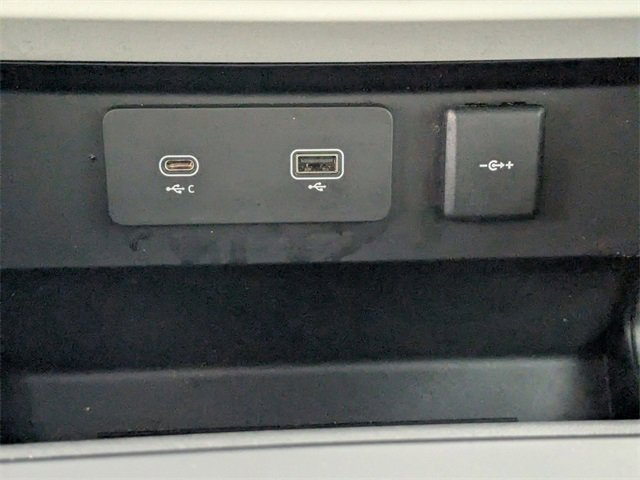 Used 2020 Land Rover Defender 110 SE image 22