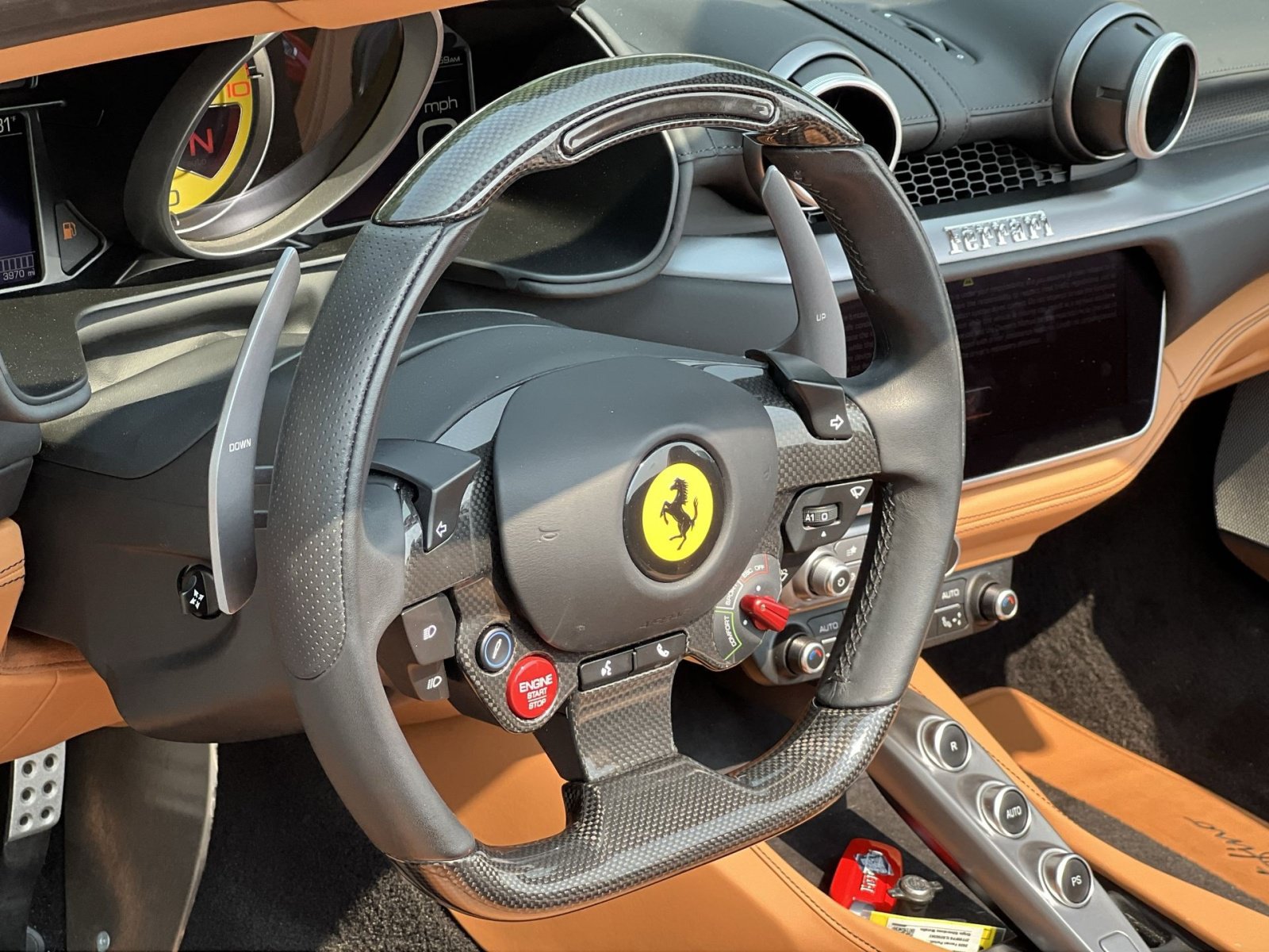 Used 2020 Ferrari Portofino RWD image 21