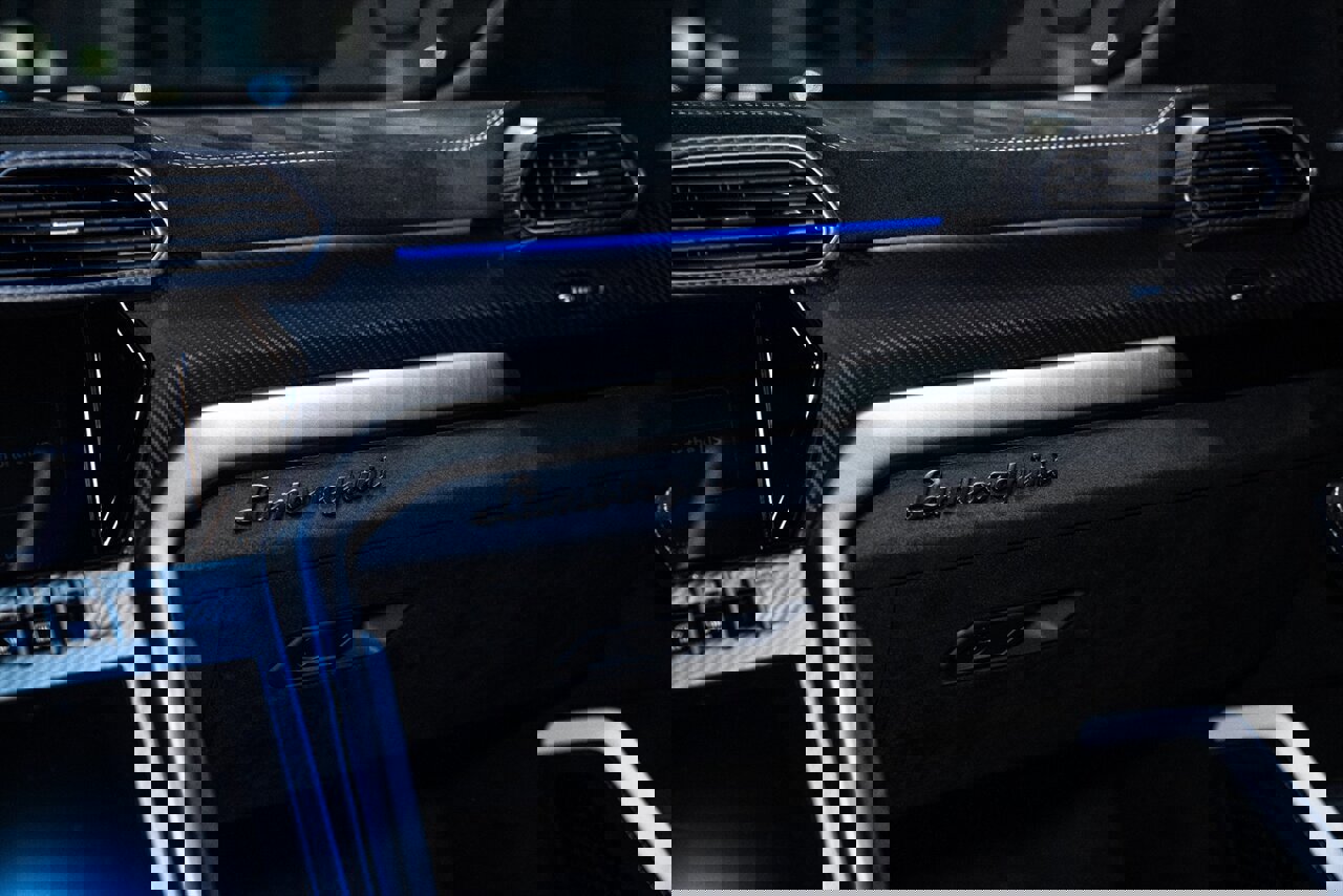 Used 2023 Lamborghini Urus Performante image 24