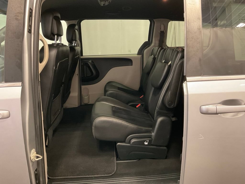 Used 2018 Dodge Grand Caravan SXT FWD image 32