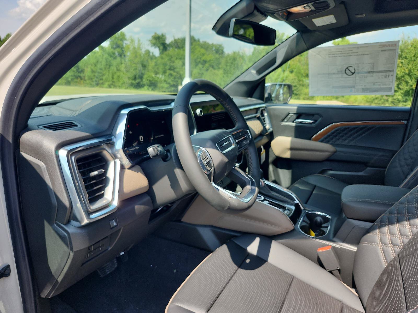 New 2026 GMC Canyon Denali AWD/4WD image 10