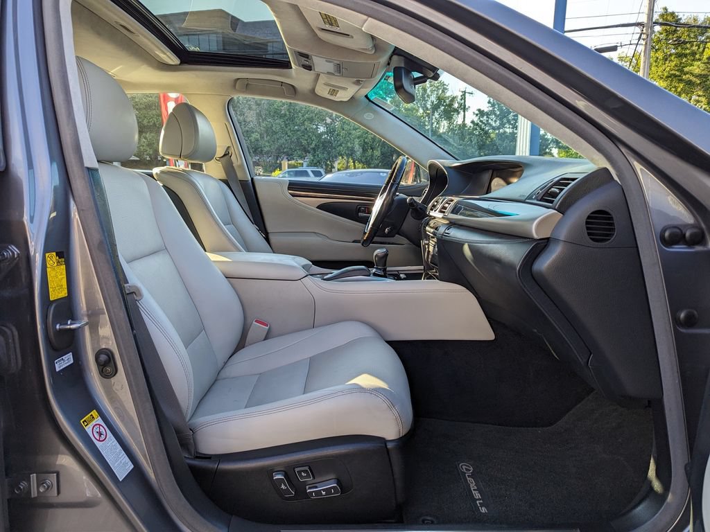 Used 2013 Lexus LS 460 AWD w/ Comfort Pkg image 33