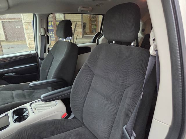 Used 2016 Dodge Grand Caravan SXT w/ Rear Park Assist Package FWD image 20
