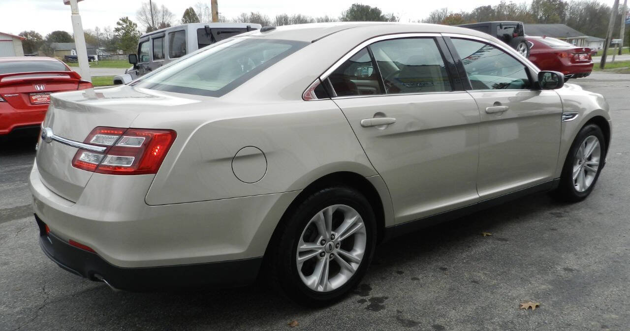 Used 2018 Ford Taurus SE image 6