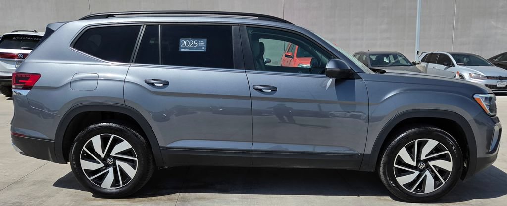 Certified 2025 Volkswagen Atlas SE FWD image 5