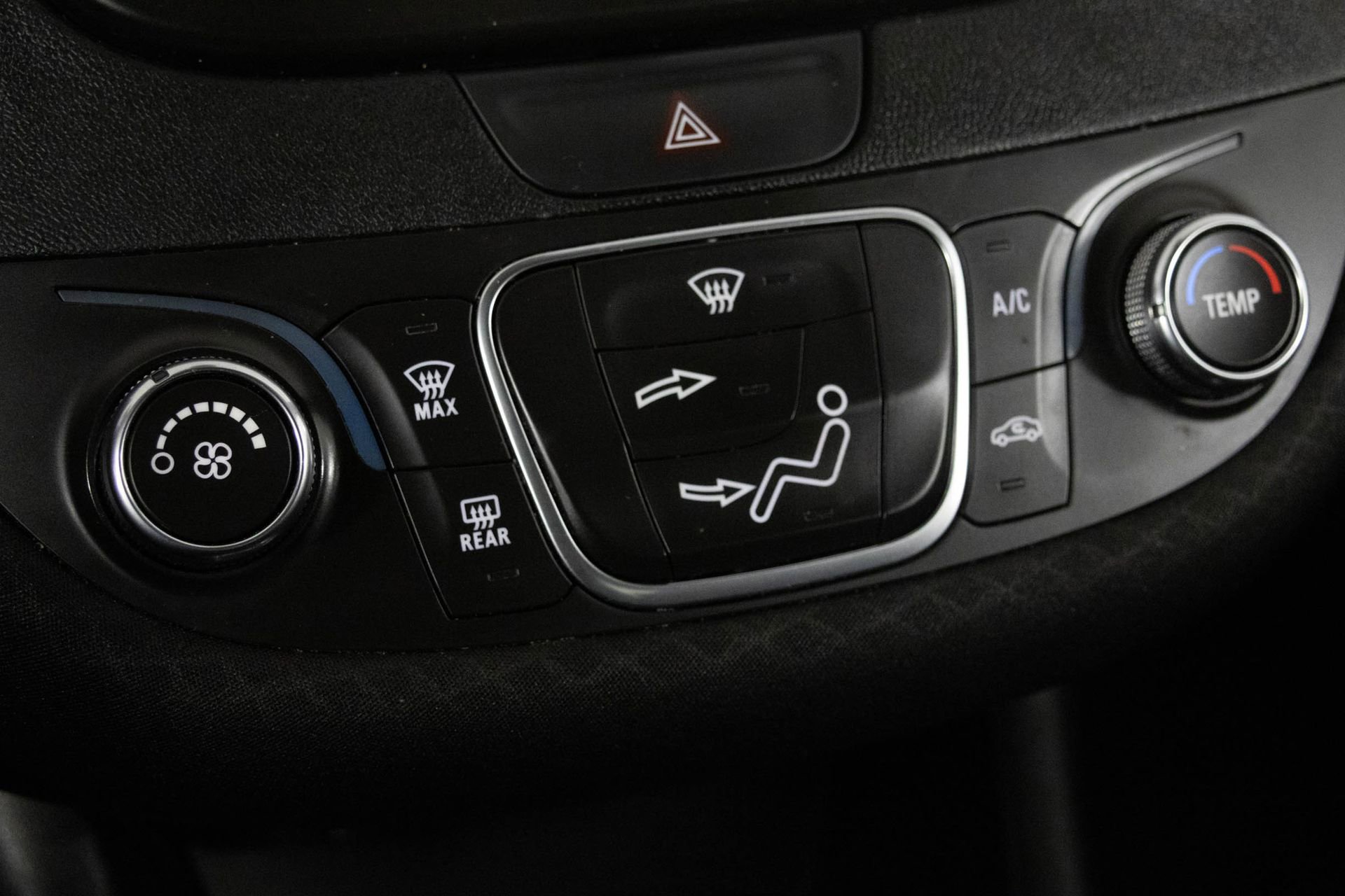 Used 2018 Chevrolet Malibu LT image 25