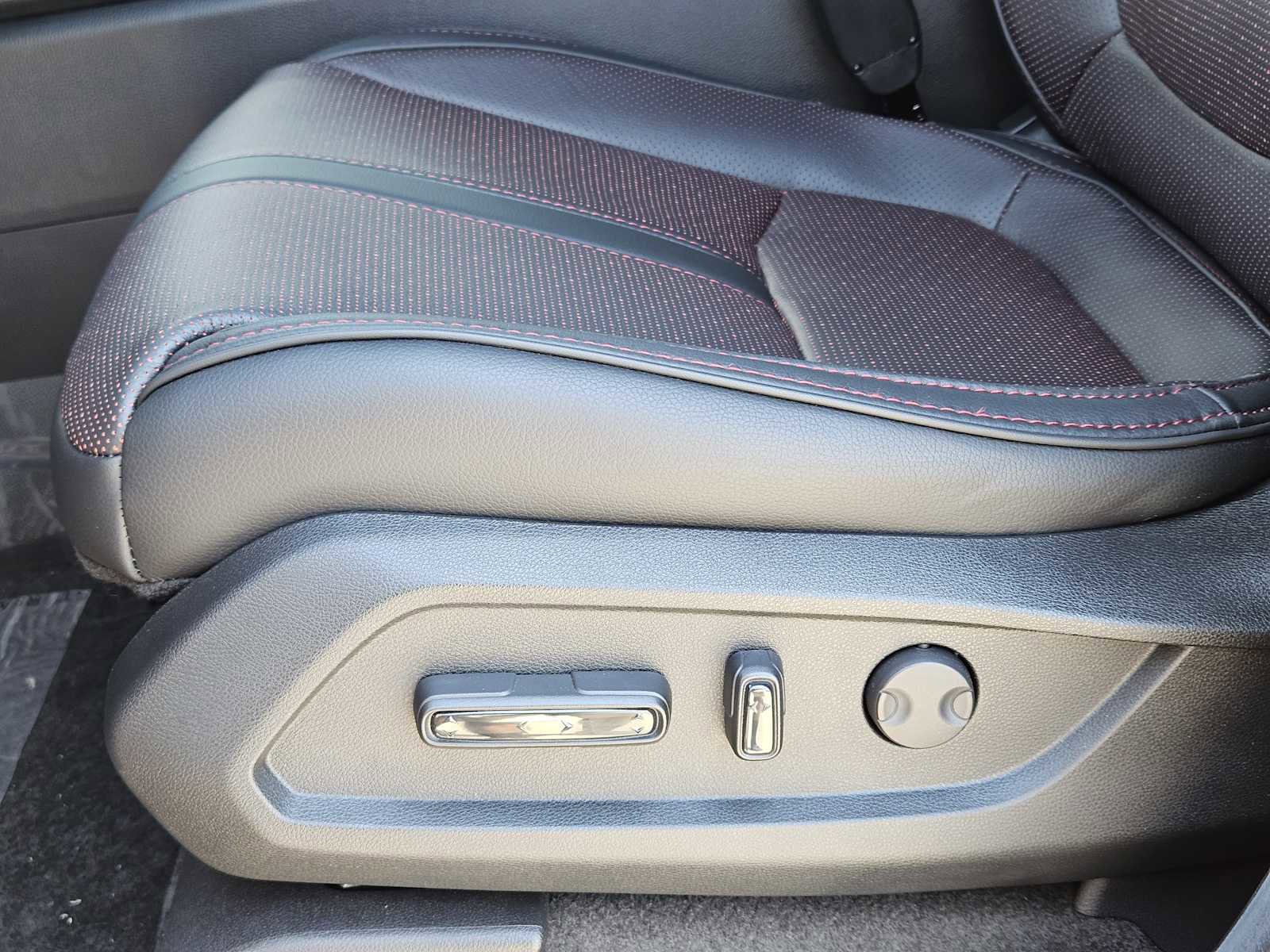 New 2025 Honda Pilot Black Edition image 19