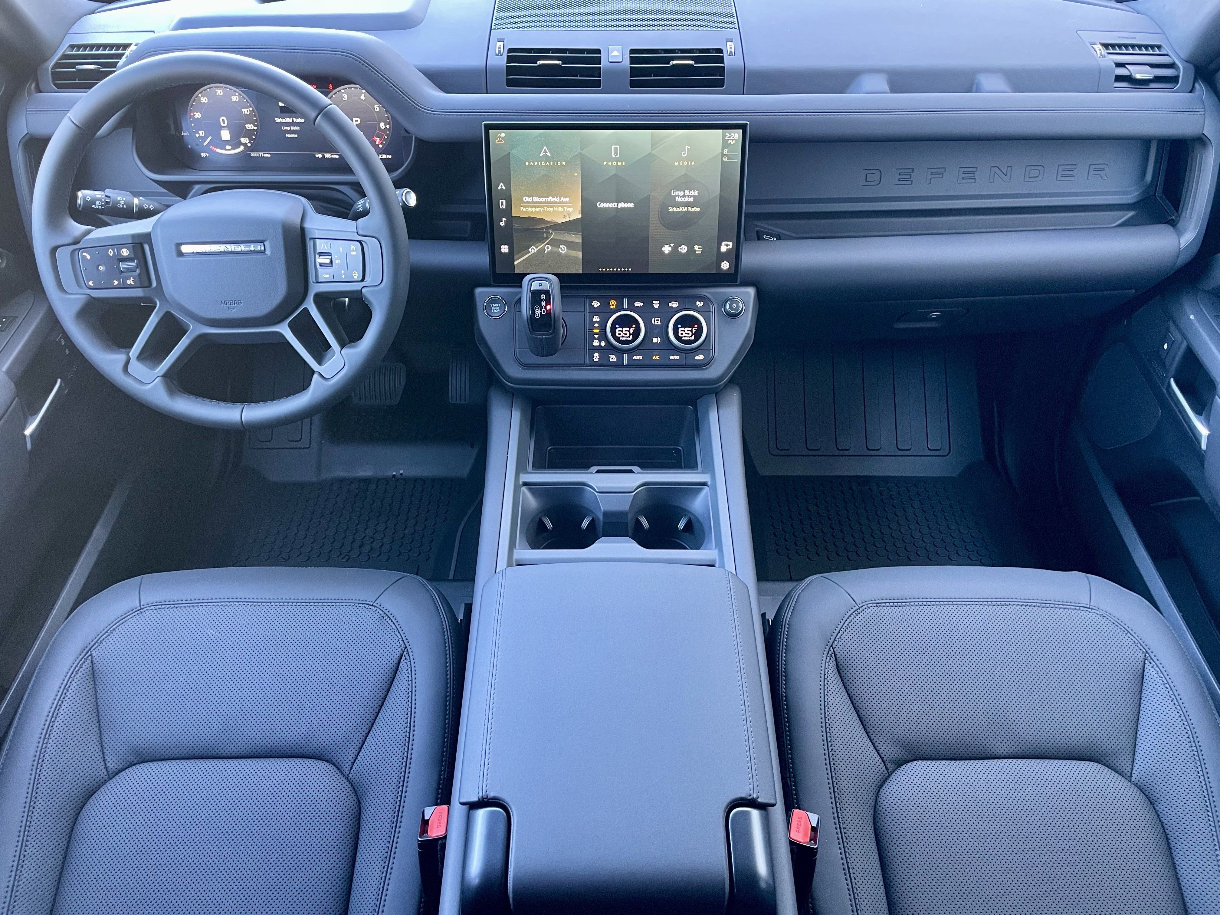 New 2026 Land Rover Defender 130 X-Dynamic SE image 16