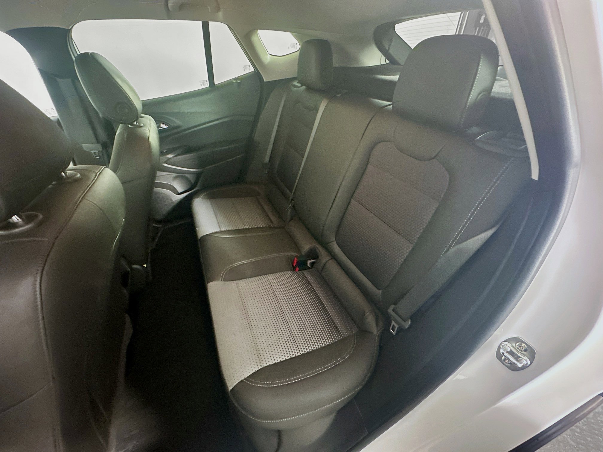 Used 2025 Chevrolet Trax LT w/ LT Convenience Package FWD image 24