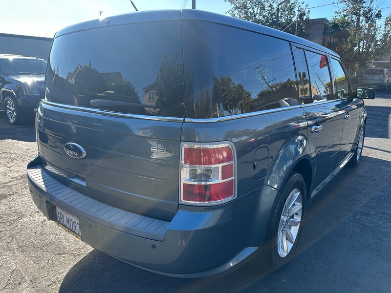 Used 2010 Ford Flex SEL FWD image 5