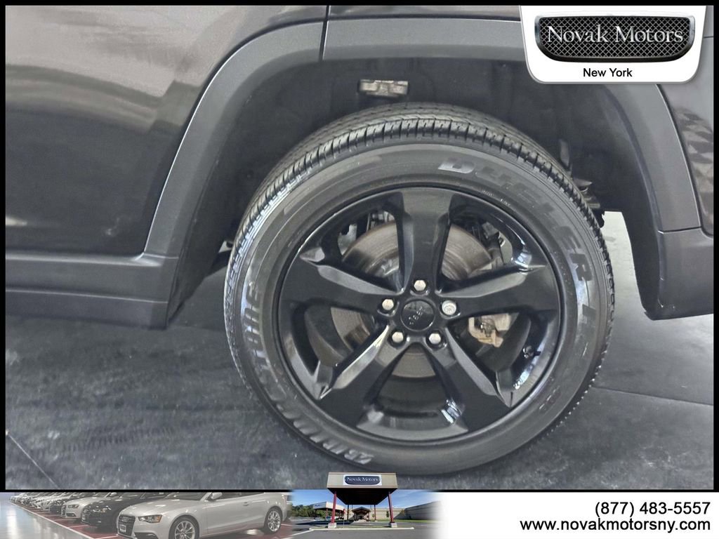 Used 2024 Jeep Grand Cherokee L Altitude AWD/4WD image 8