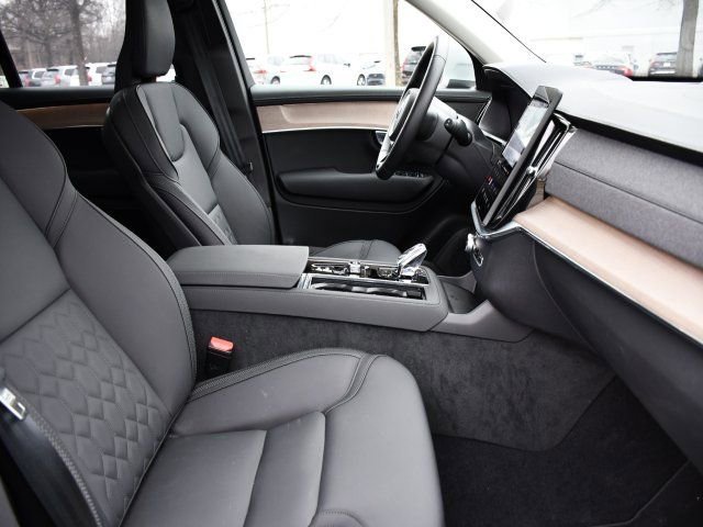 Certified 2025 Volvo XC90 B6 Plus image 27