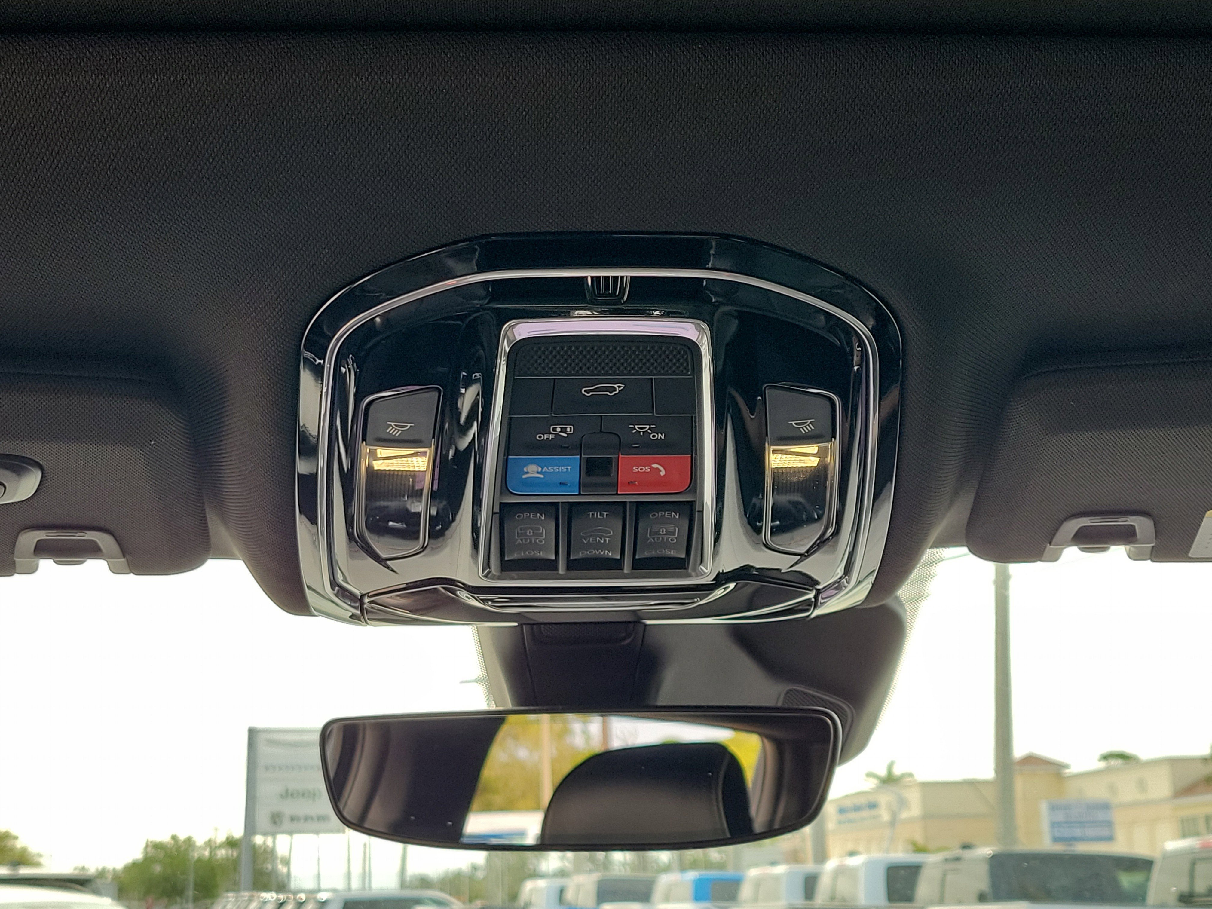 Used 2024 Jeep Grand Cherokee Summit w/ Luxury Tech Group V image 19