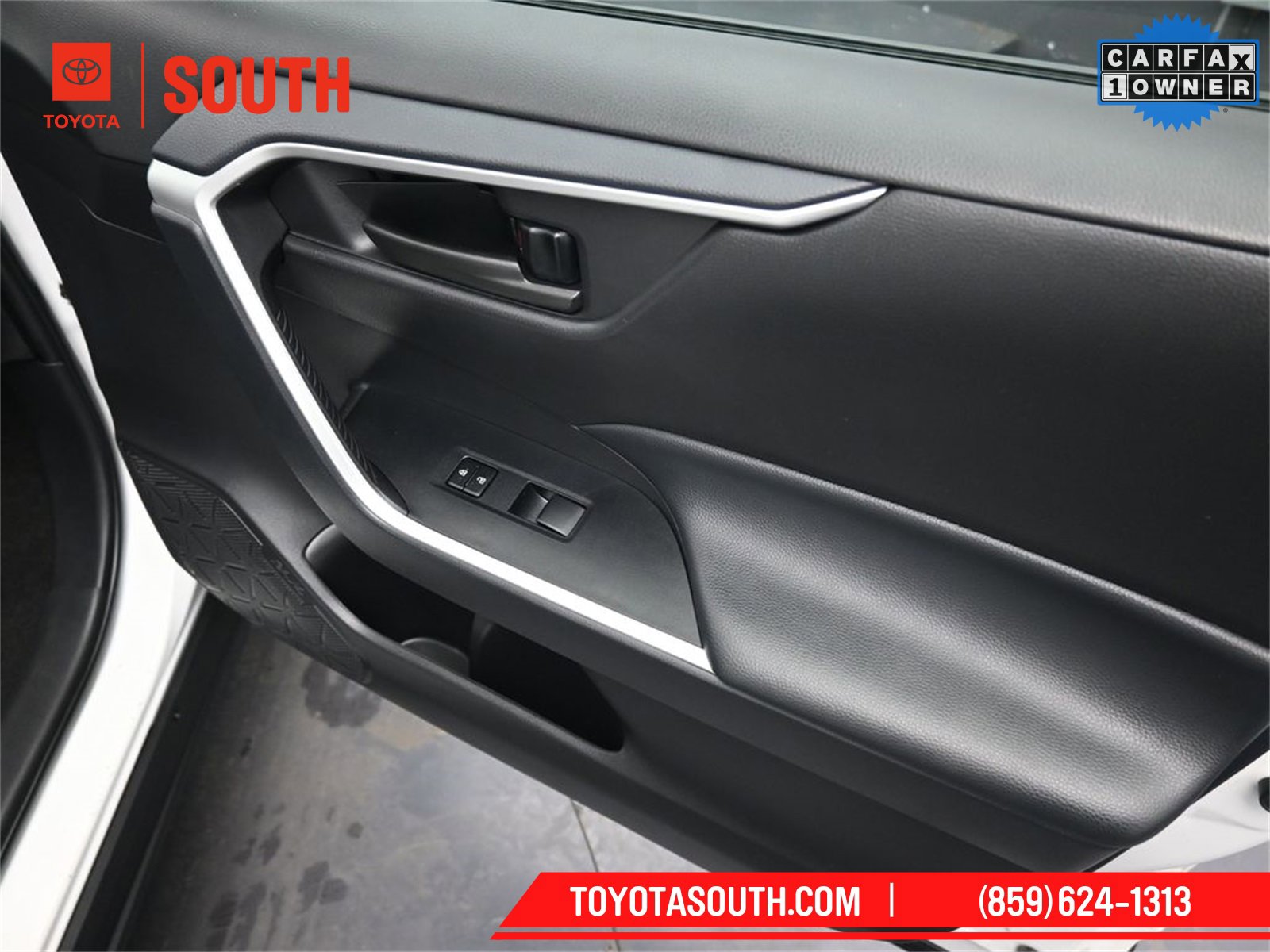 Used 2024 Toyota RAV4 LE image 32