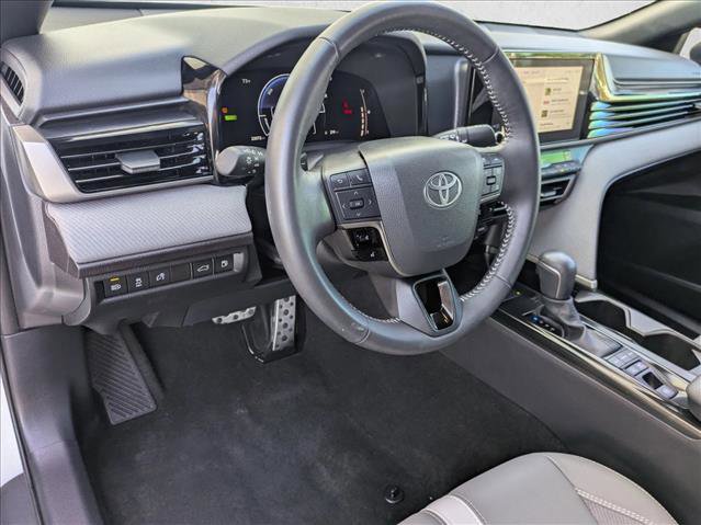 Used 2025 Toyota Camry SE w/ Convenience Package image 10