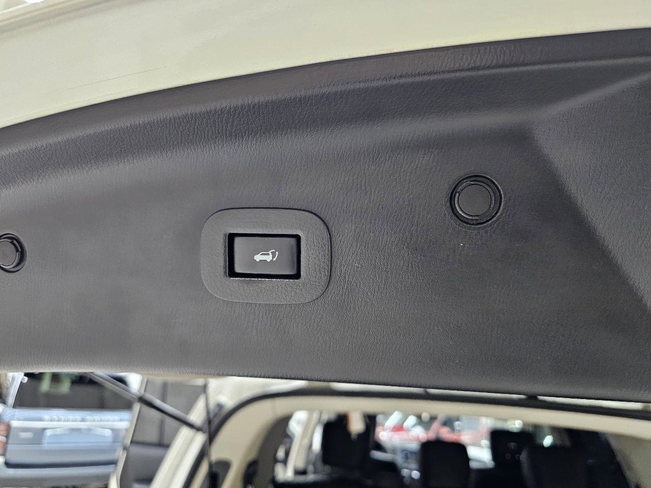 Used 2014 INFINITI QX80 2WD w/ Deluxe Touring Package image 15