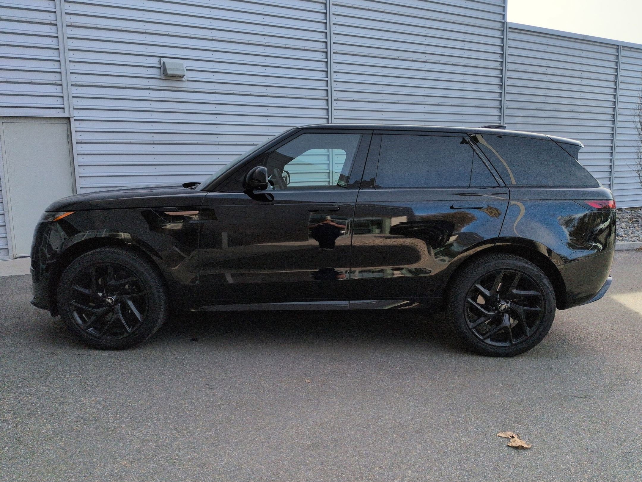 Used 2024 Land Rover Range Rover Sport Dynamic SE image 11