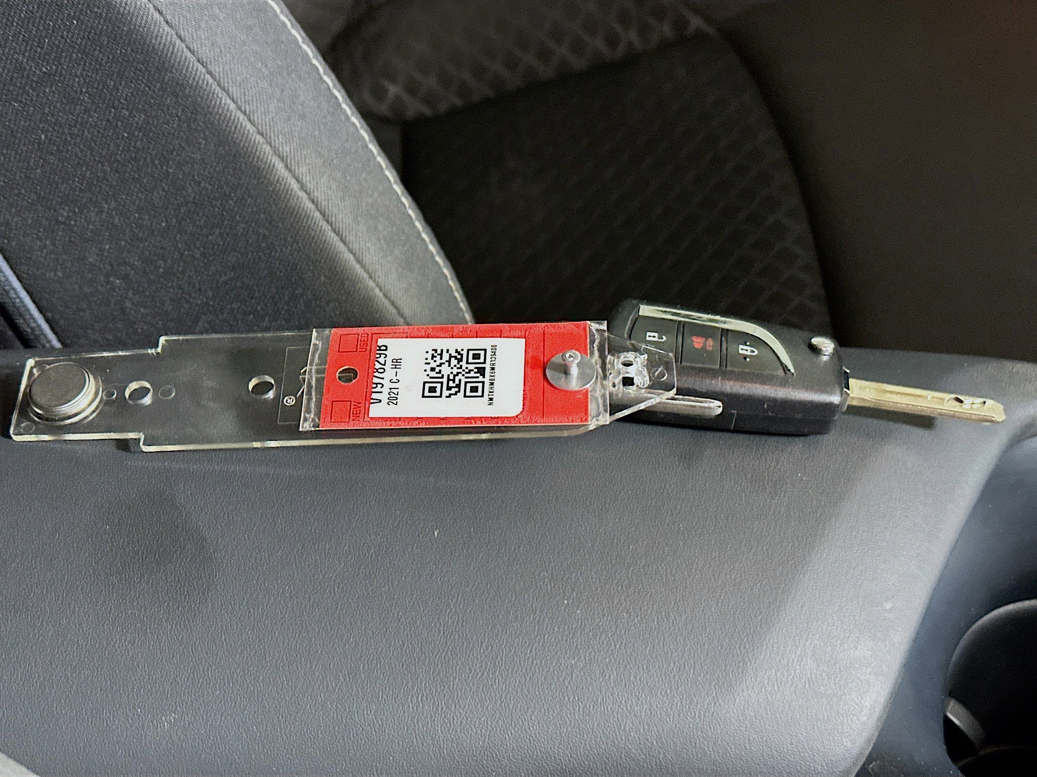 Used 2021 Toyota C-HR LE FWD image 32