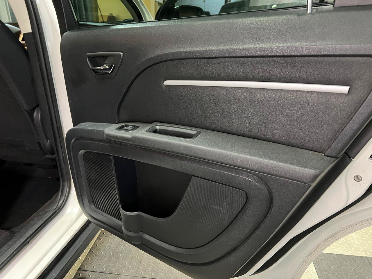 Used 2010 Dodge Journey SXT w/ Flexible Seating Group FWD image 9