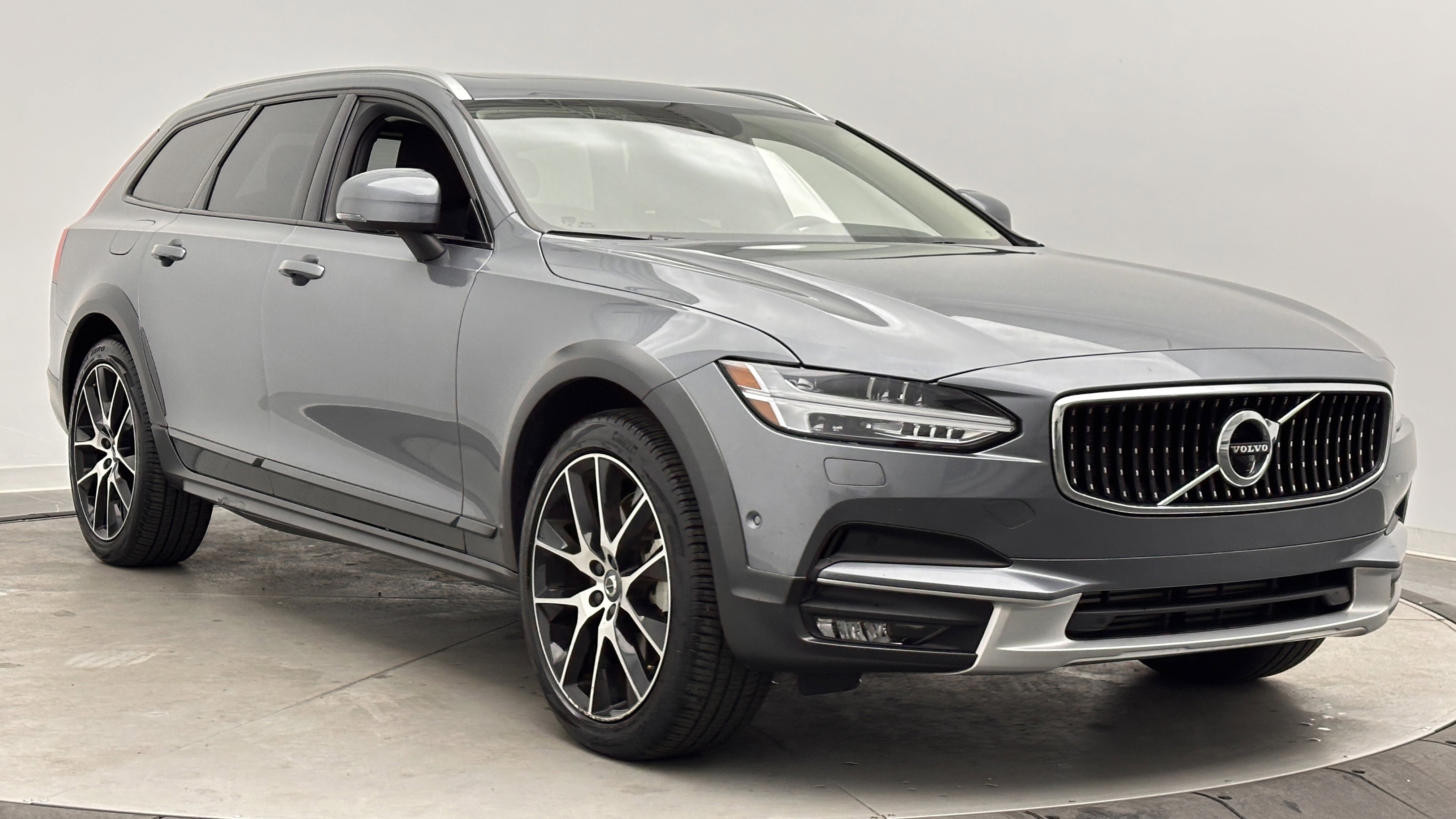 Used 2019 Volvo V90 T6 Cross Country w/ Advanced Package AWD/4WD image 3