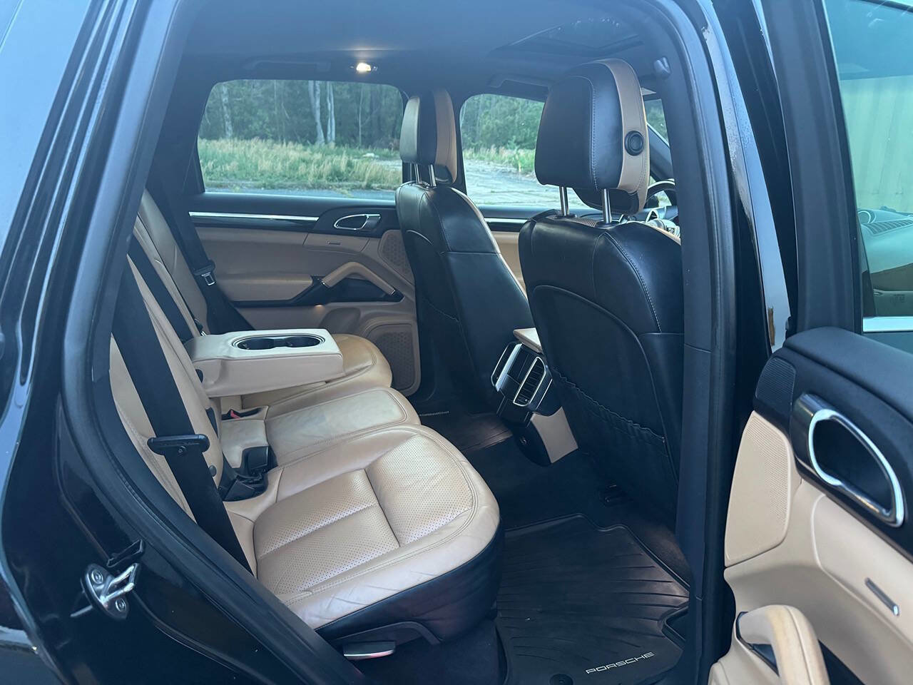 Used 2018 Porsche Cayenne w/ Premium Package AWD/4WD image 20