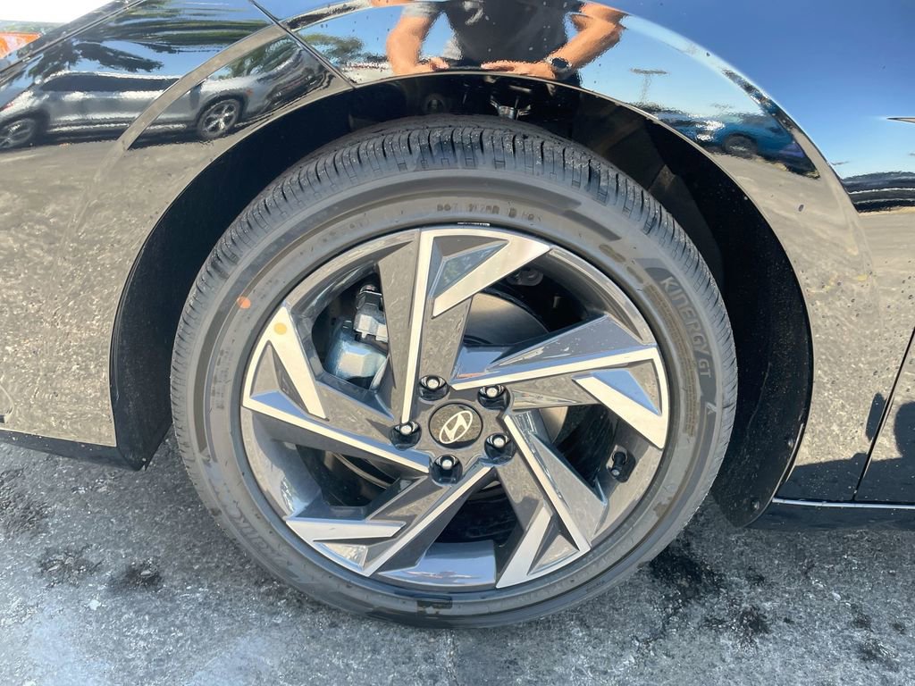 New 2025 Hyundai Elantra Limited image 35