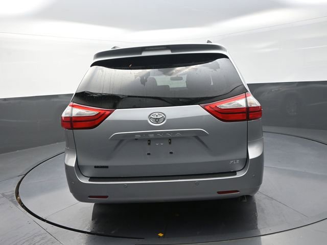 Used 2015 Toyota Sienna XLE w/ XLE Navigation Package image 7