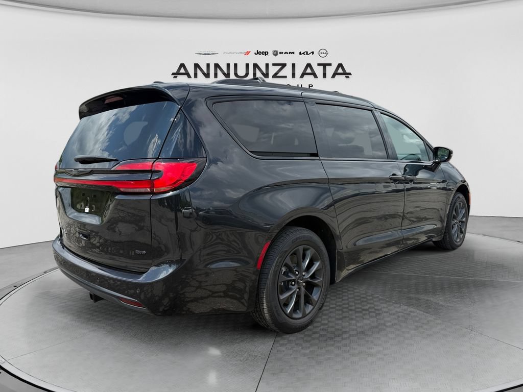Used 2021 Chrysler Pacifica Touring-L w/ Premium & Safety Sphere Group AWD/4WD image 5