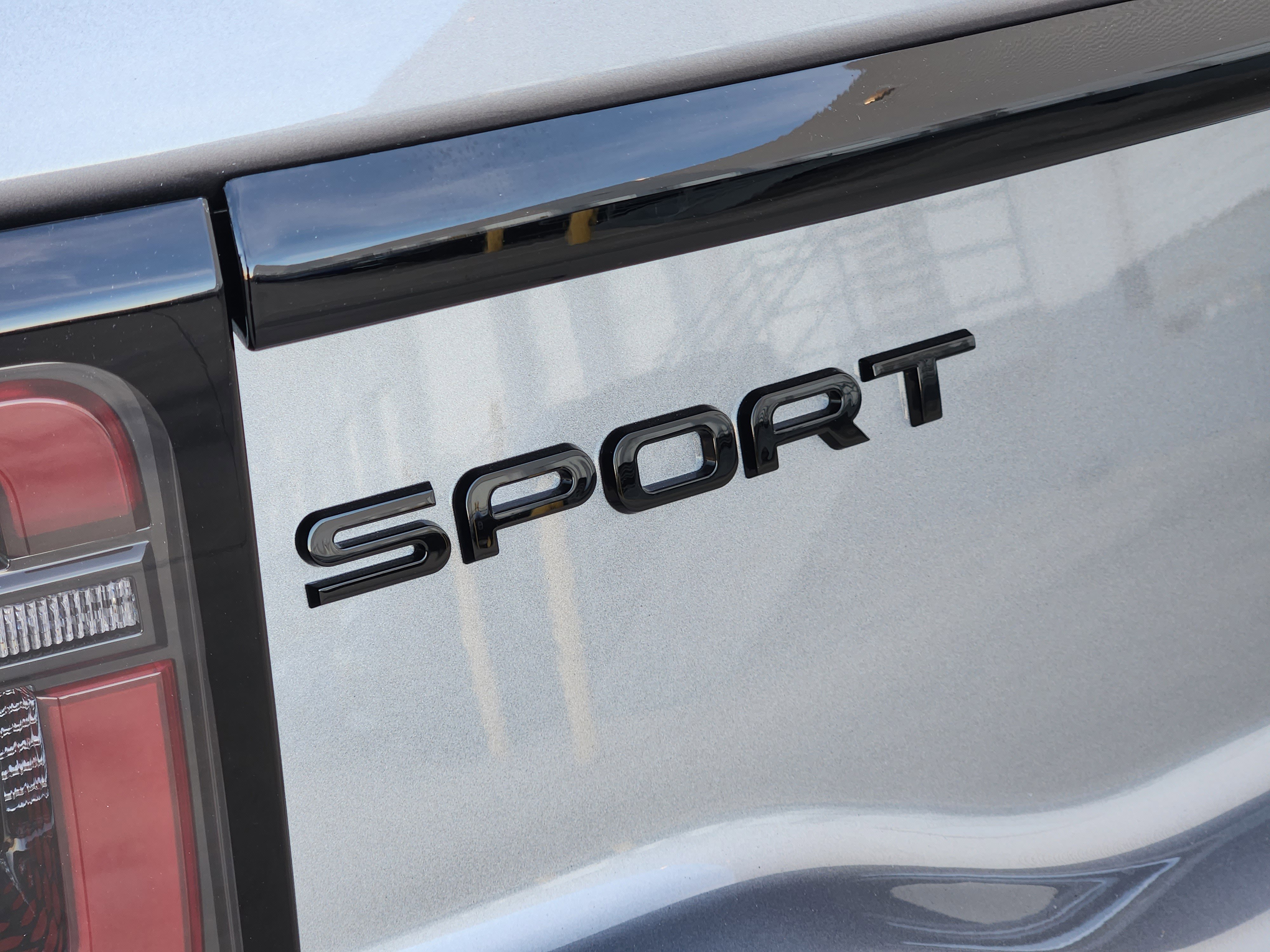 New 2025 Land Rover Discovery Sport Dynamic SE image 12