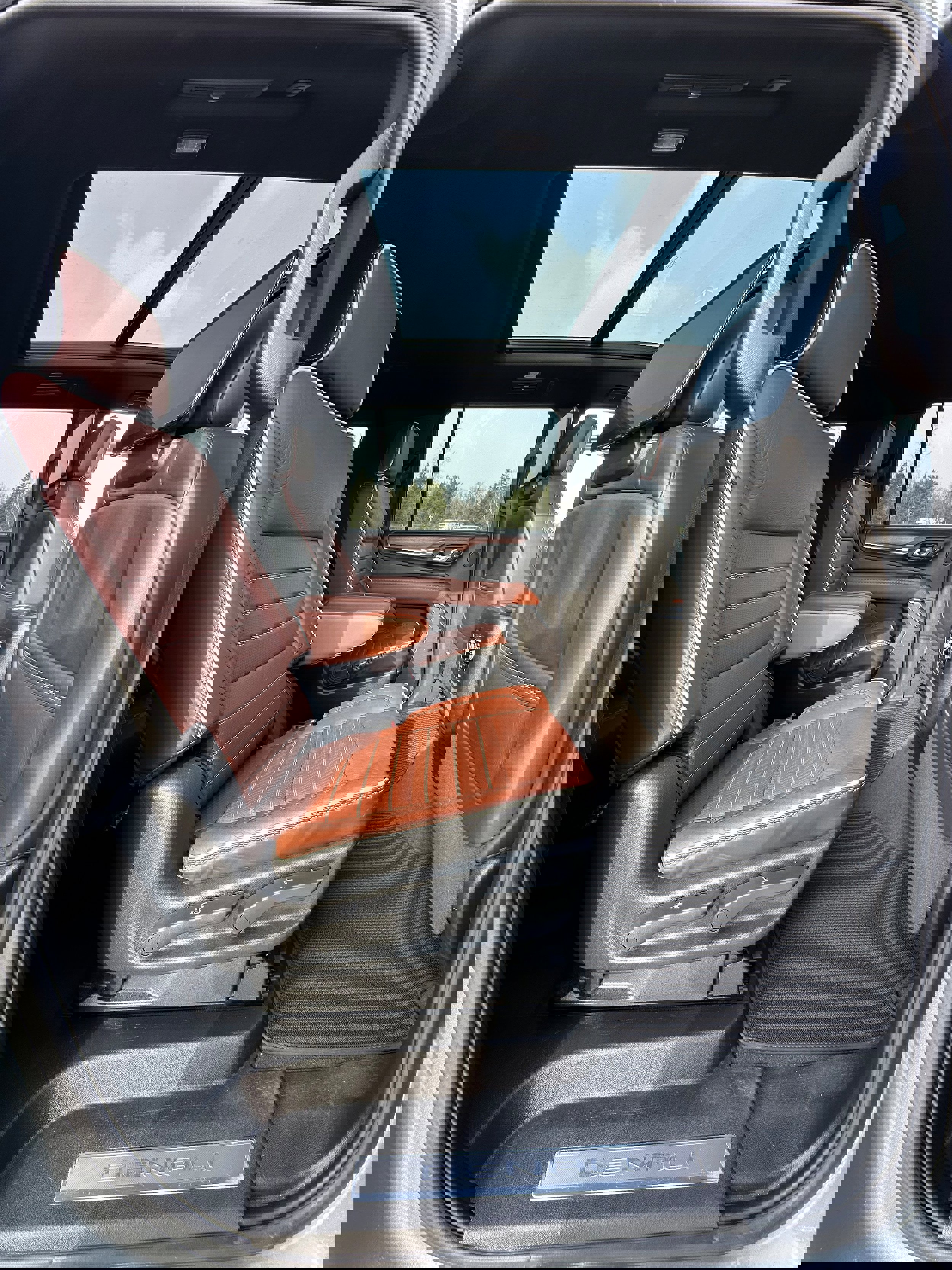 Used 2023 GMC Yukon XL Denali Ultimate AWD/4WD image 24