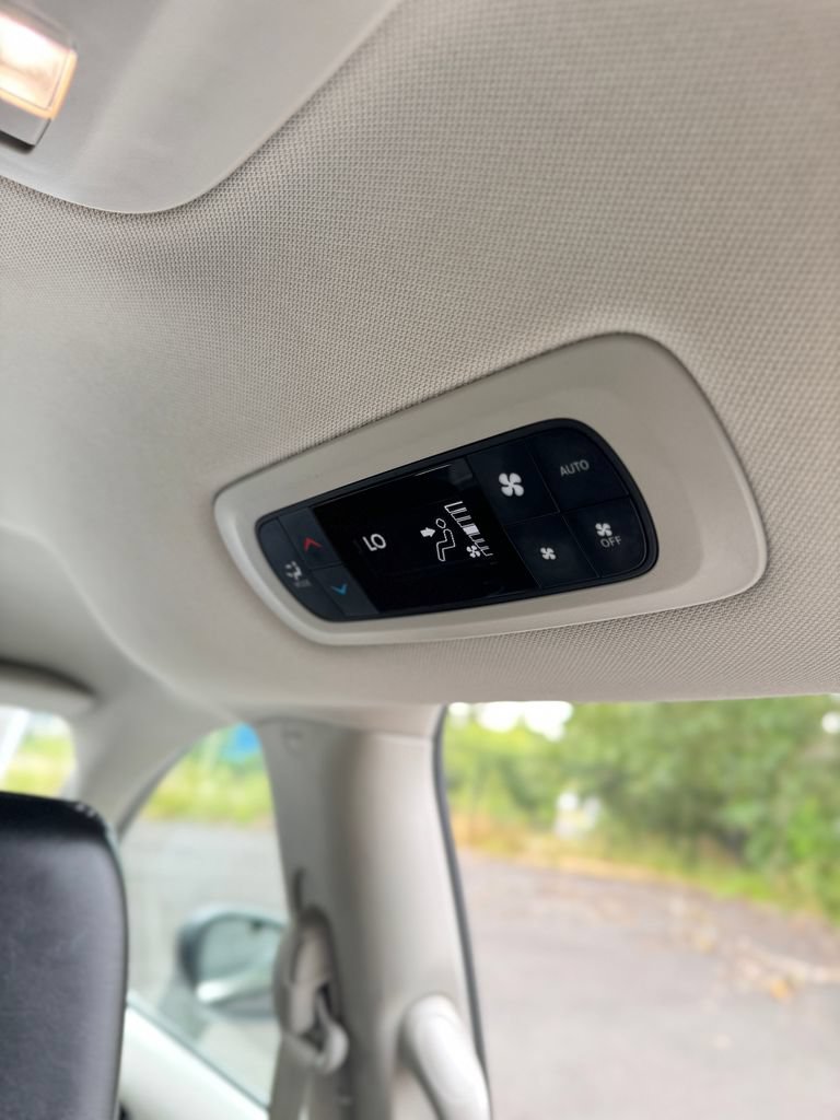 Used 2023 Chrysler Pacifica Touring-L FWD image 43
