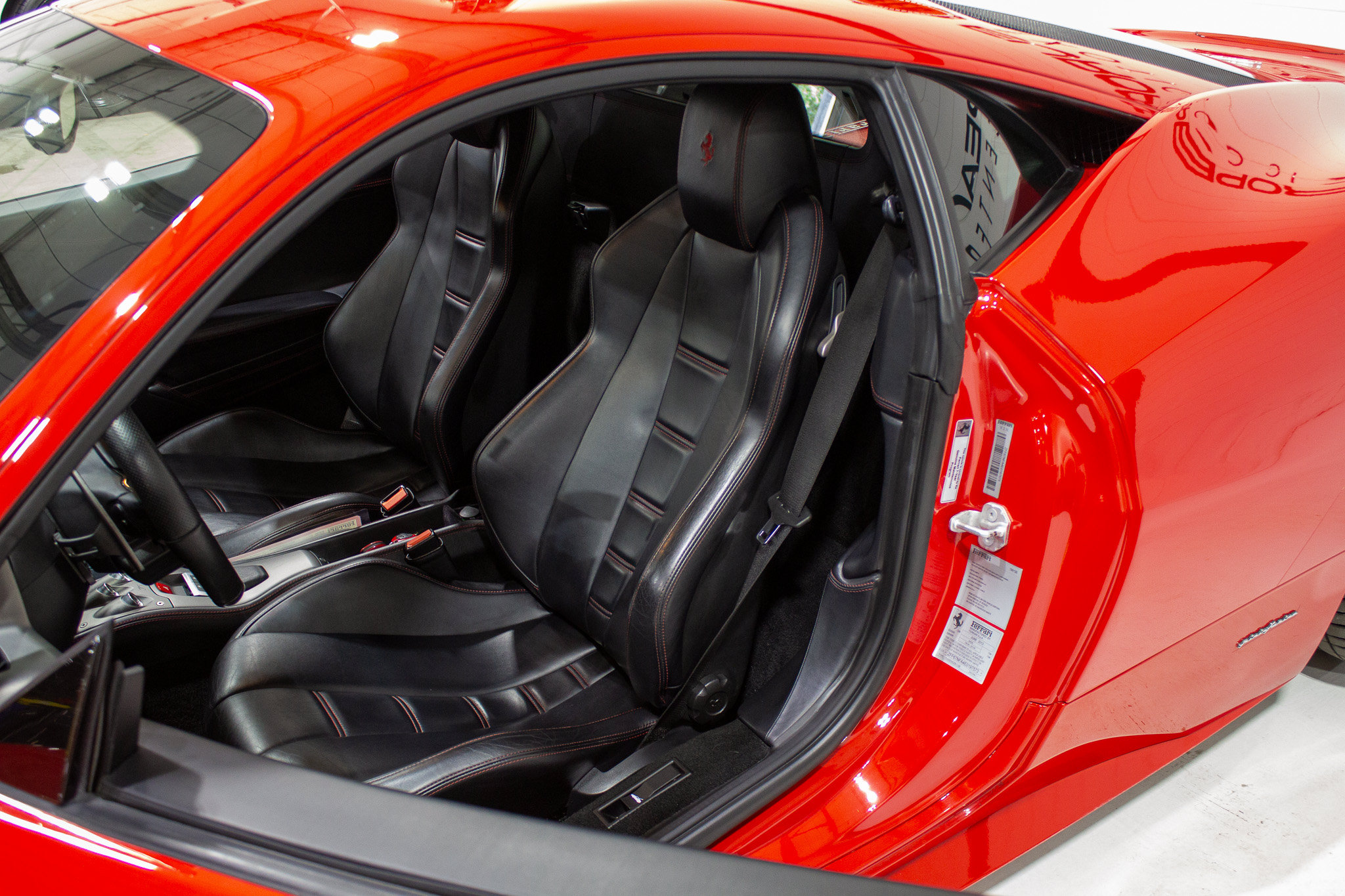 Used 2014 Ferrari 458 Italia Coupe RWD image 28