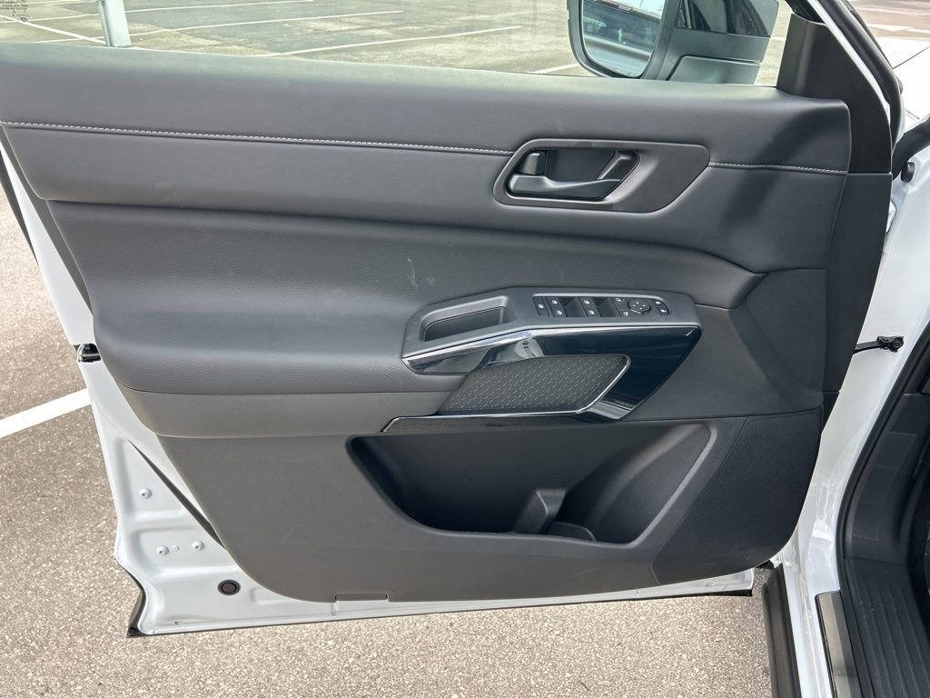 New 2026 Nissan Pathfinder SV image 18