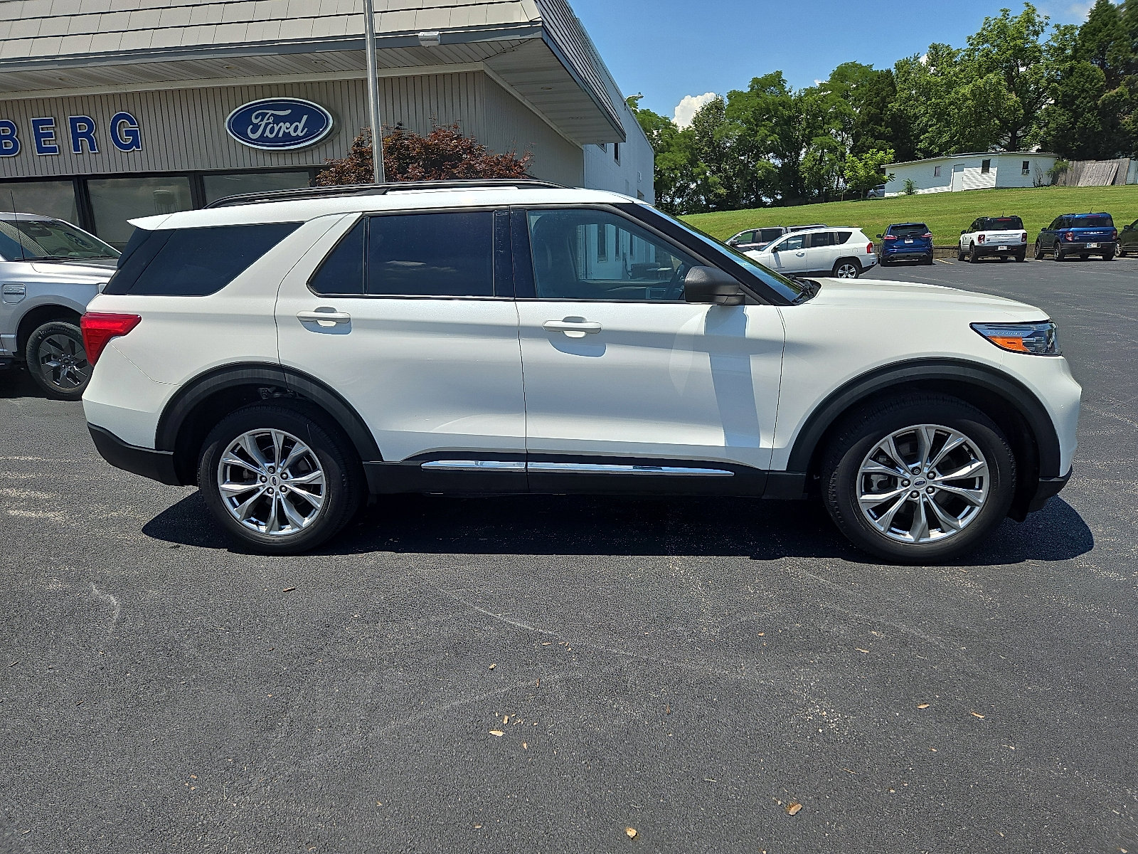 Certified 2022 Ford Explorer XLT w/ Equipment Group 202A image 2