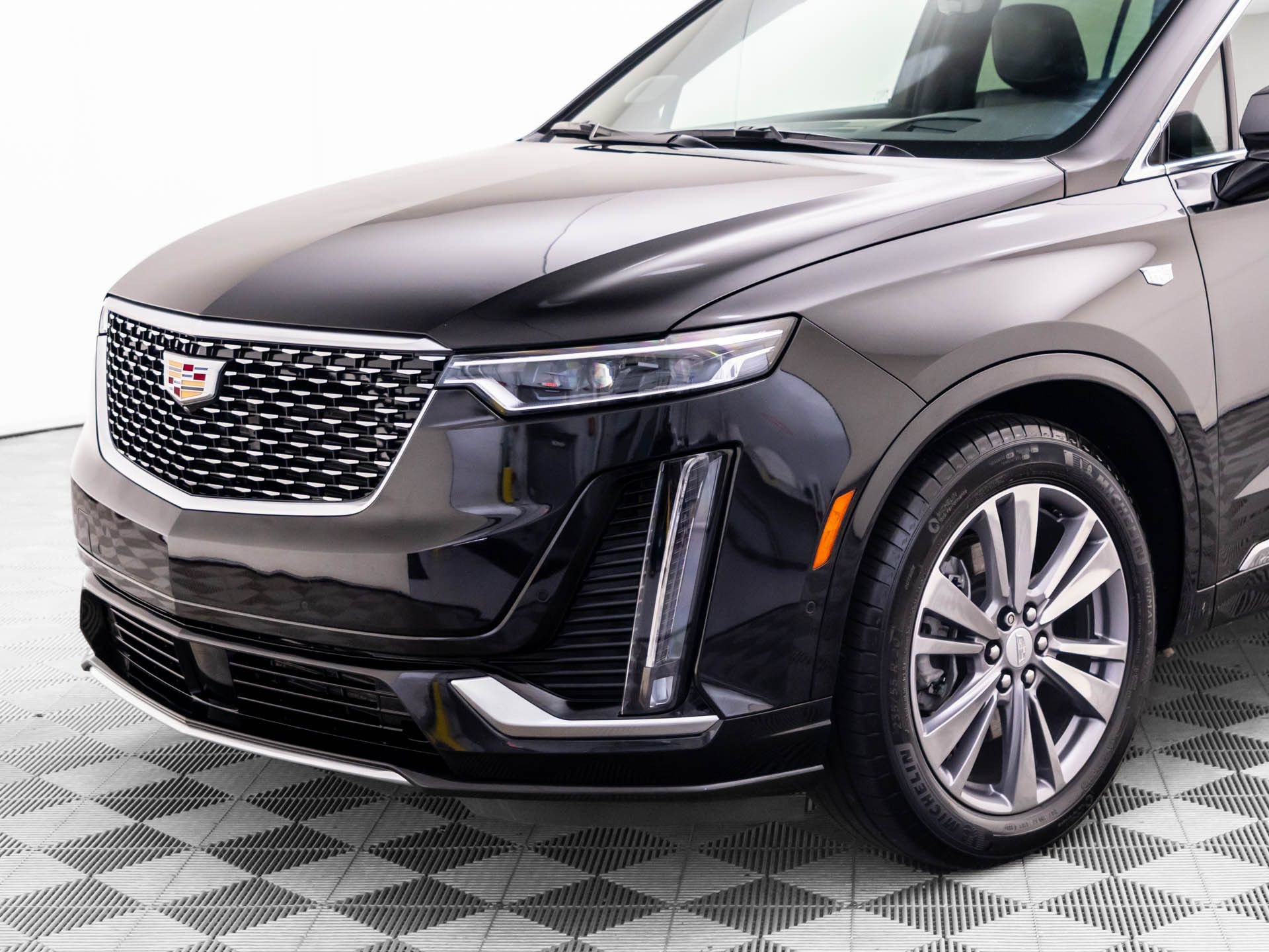 Certified 2025 Cadillac XT6 Premium Luxury w/ Platinum Package AWD/4WD image 34