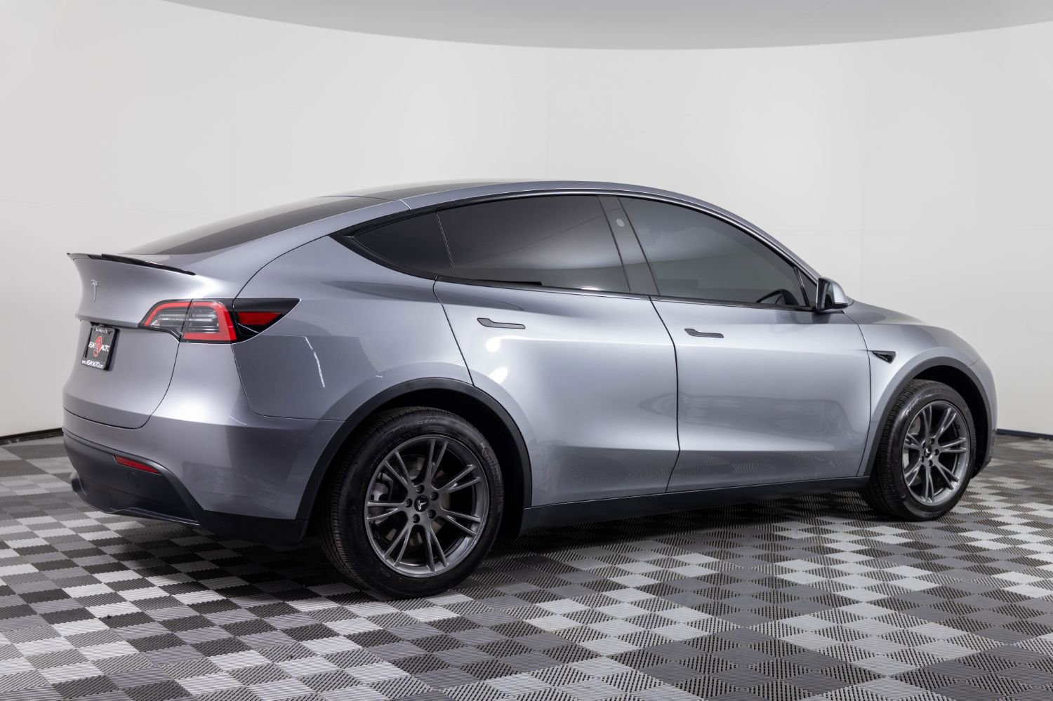 Used 2025 Tesla Model Y Long Range image 8