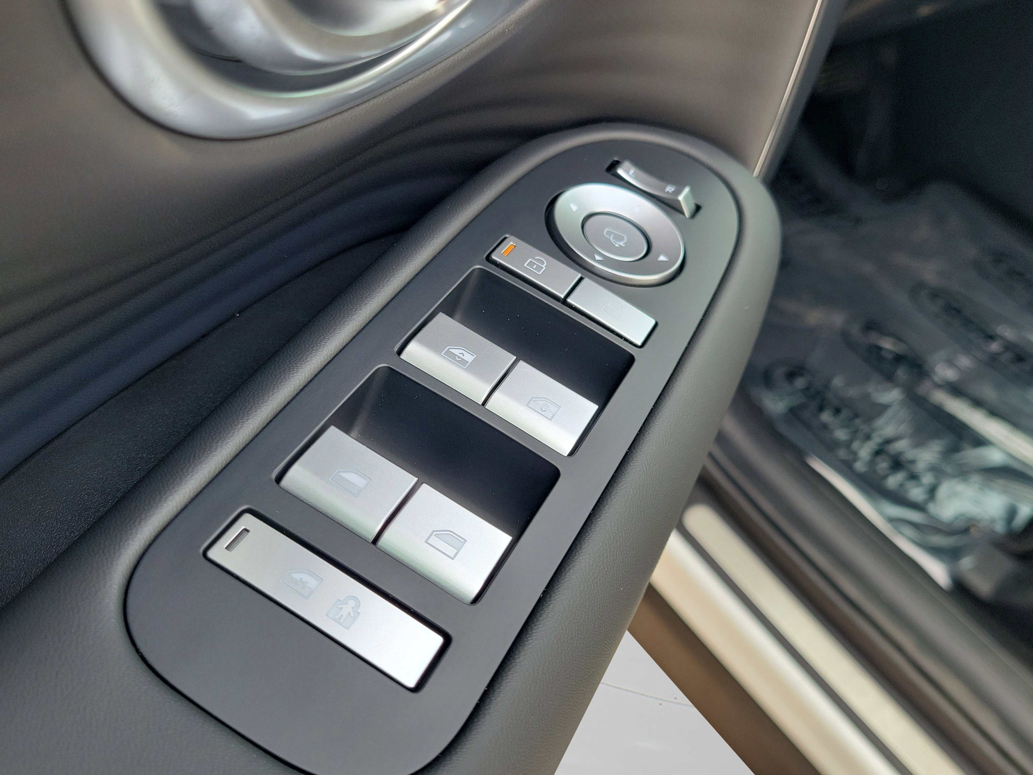 New 2026 Hyundai Ioniq 9 SEL image 8