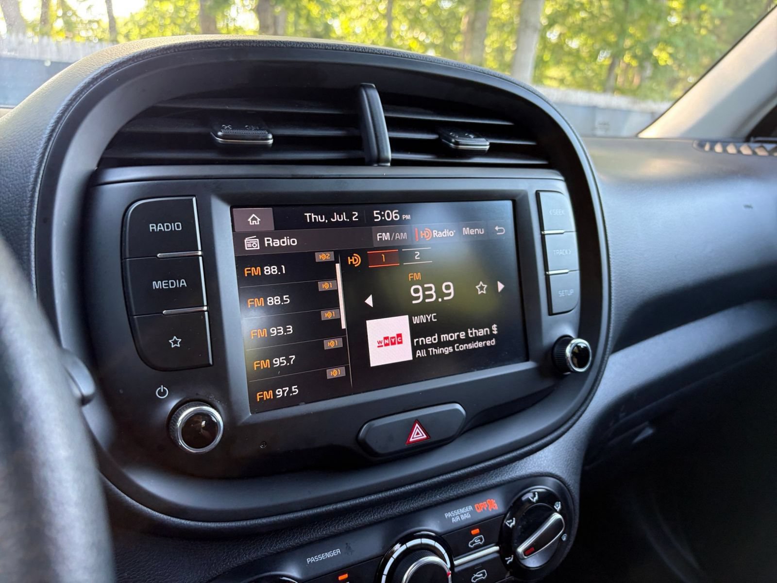 Used 2025 Kia Soul LX w/ LX Technology Package FWD image 20
