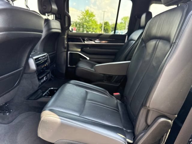 Used 2022 Jeep Wagoneer Series III w/ Premium Group I AWD/4WD image 20