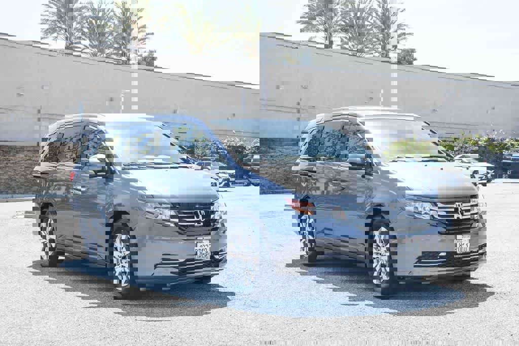 Used 2017 Honda Odyssey SE image 3