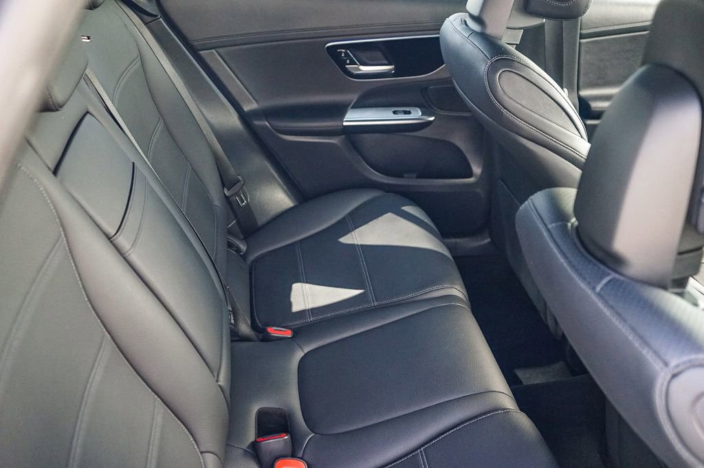 Used 2024 Mercedes-Benz GLC 300 image 16