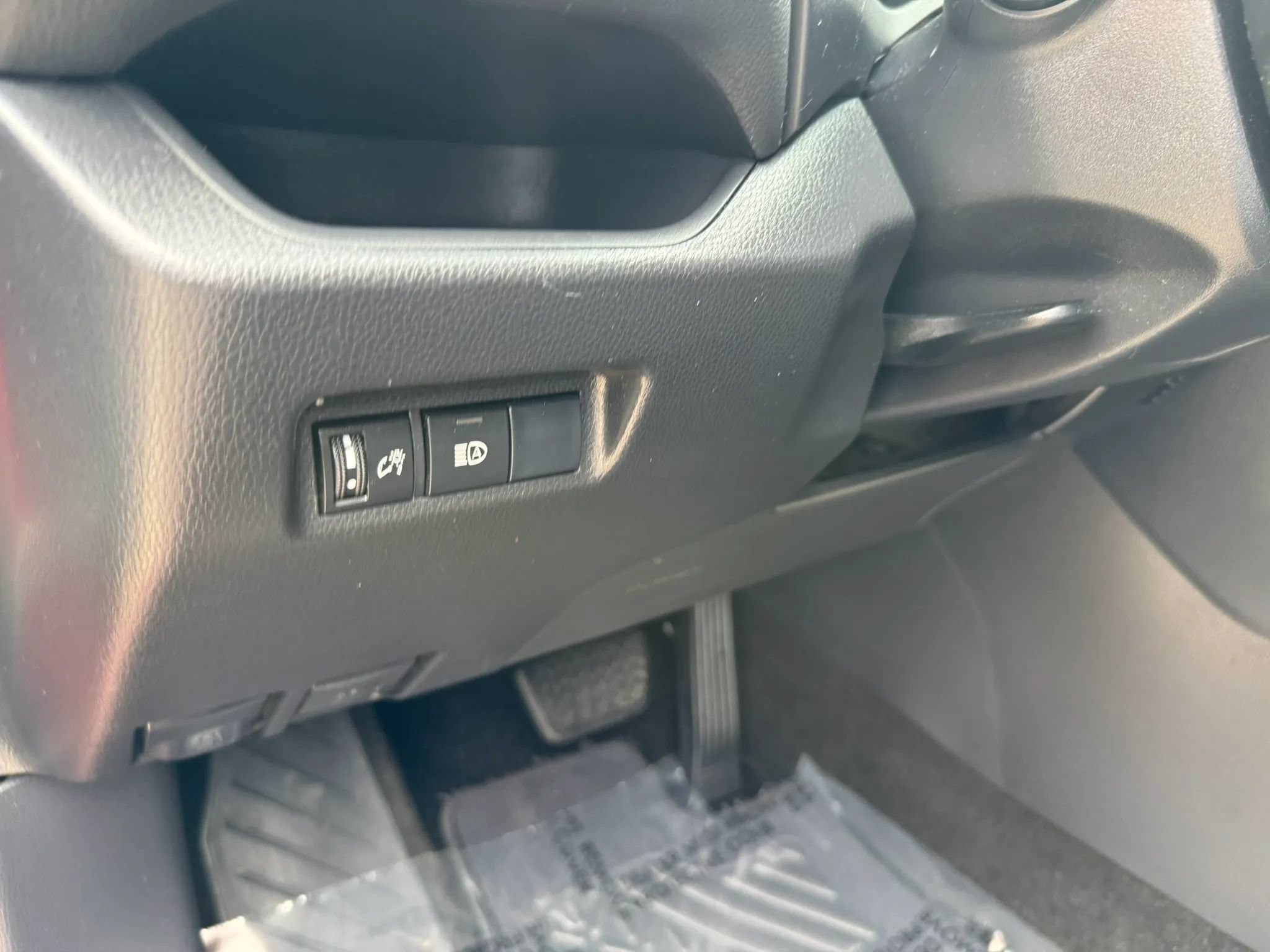 Used 2019 Toyota RAV4 XLE w/ Carpet Mat Package FWD image 10