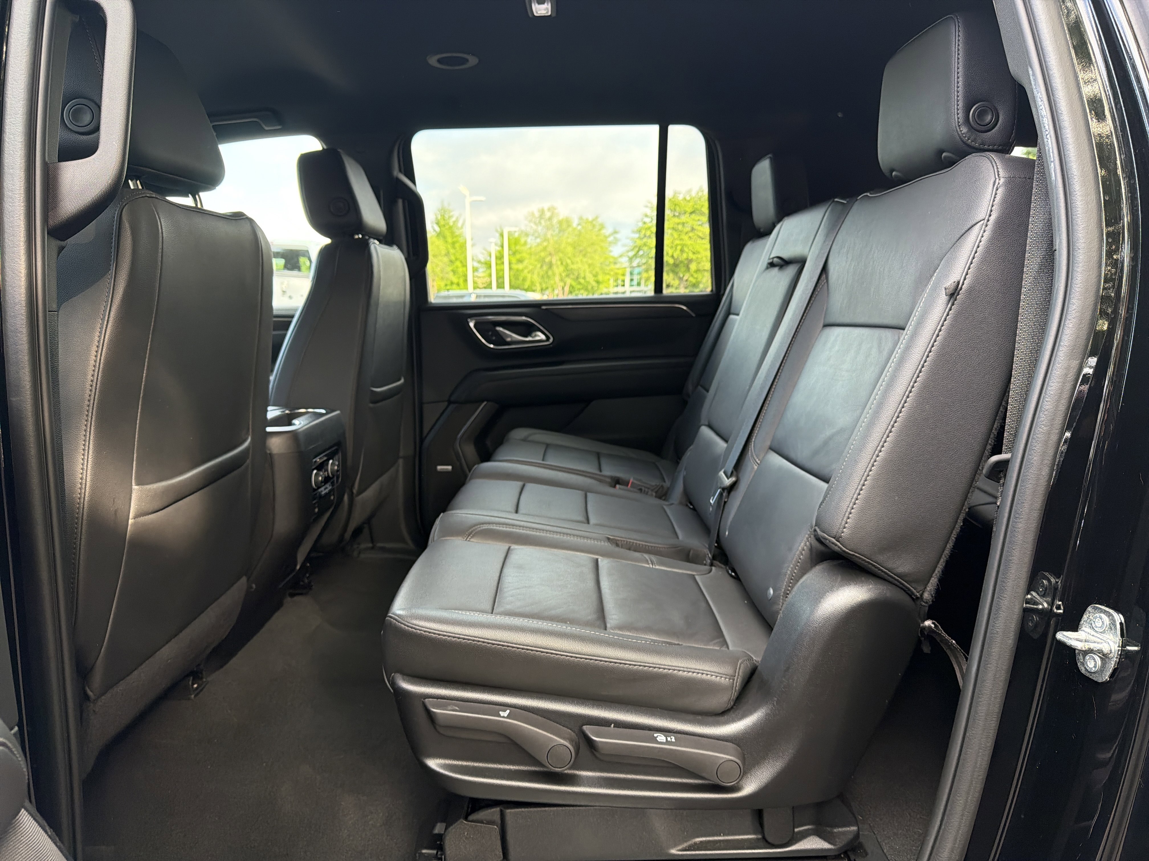 Used 2024 Chevrolet Suburban LT AWD/4WD image 29