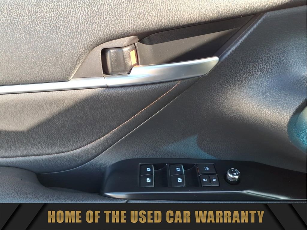 Used 2018 Toyota Camry XLE image 13