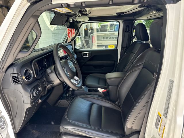 Used 2024 Jeep Wrangler Unlimited Sahara w/ Technology Group AWD/4WD image 14