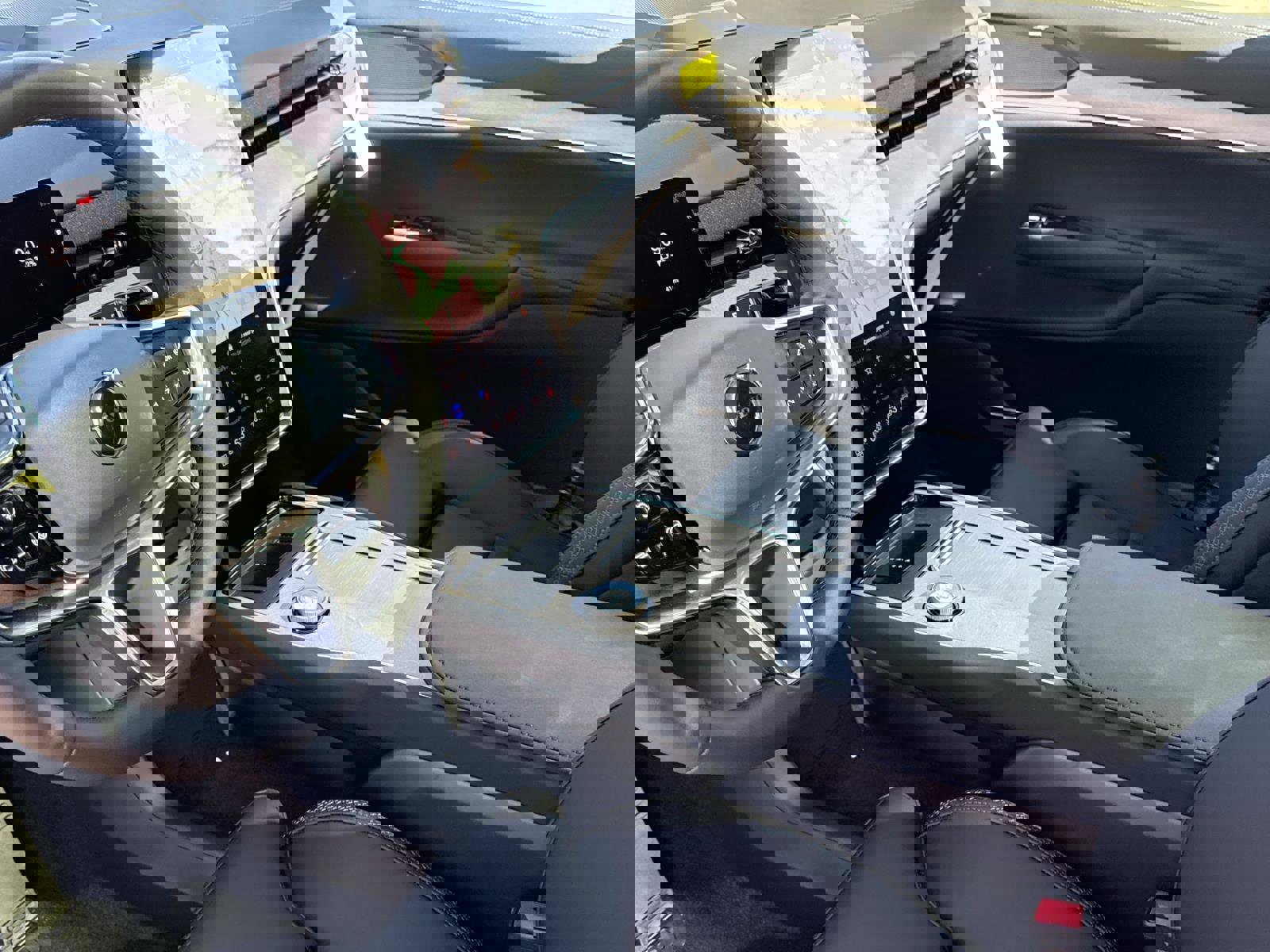 New 2025 Volvo EX90 Plus w/ Protection Package Premier image 22