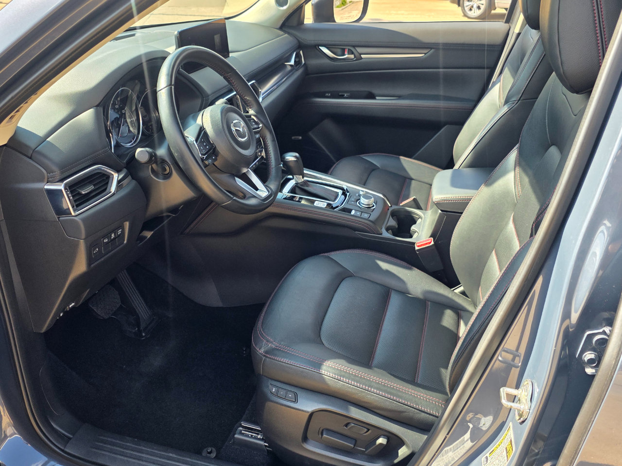 Used 2025 MAZDA CX-5 Carbon Edition image 8